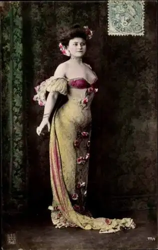 Ak Frau in Kleid, Portrait