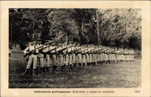 Ak Portugiesische Infanterie, Soldaten in Uniformen