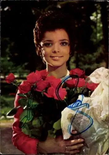 Ak Schauspielerin Uschi Glas, Portrait, Autogramm Hurra, unsere Eltern sind nicht da, Rosen