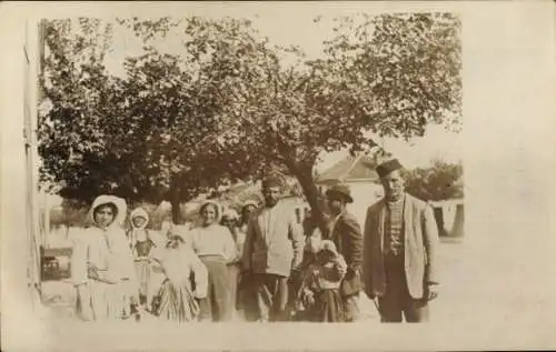 Foto Ak Menschen in serbischer Tracht, Gruppenbild, I. WK