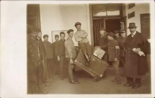Foto Ak Serbien, Soldaten in Uniformen, Gruppenbild, I. WK
