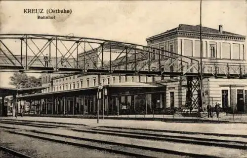 Ak Krzyż Wielkopolski Kreuz an der Ostbahn Posen, Bahnhof, Gleisseite