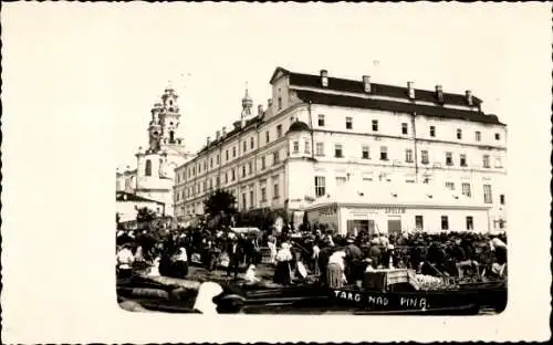 Foto Ak Pinsk Weißrussland, Targ nad Pina, Straßenpartie, Marktplatz