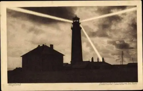 Ak Helgoland in Schleswig Holstein, elektrischer Leuchtturm bei Nacht, Lichtstrahlen