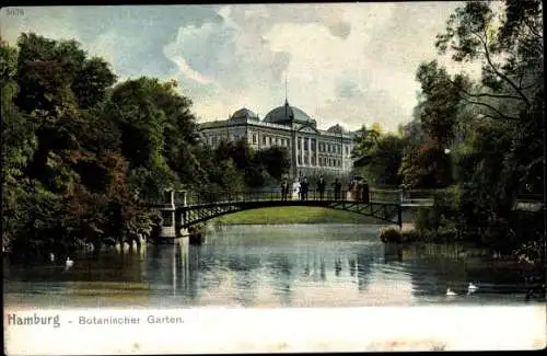 Ak Hansestadt Hamburg, Spaziergänger auf der Brücke im Botanischen Garten