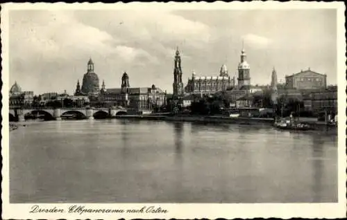 Ak Dresden Altstadt, Elbpanorama nach Osten, Frauenkirche, Hofkirche, Schloss