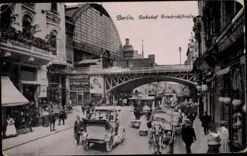 Ak Berlin Mitte, Friedrichstraße, Zigarrengeschäft J. Neumann, Straßenverkehr