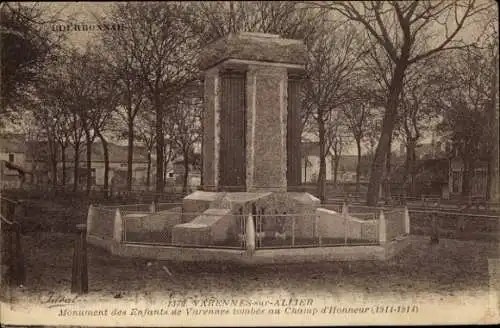 Ak Varennes sur Allier, Monuments des Enfants de Varennes tombes au Champ d'Honneur