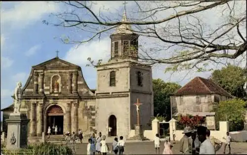 Ak Martin Martinique, L'eglise, la place et la statue du poète Duquesnay