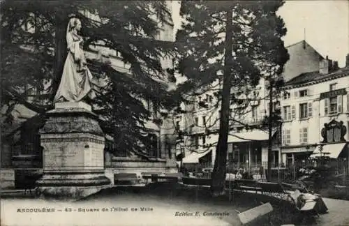 Ak Angoulême Charente, Square de l'Hotel de Ville