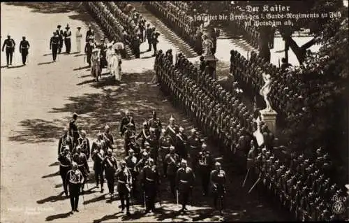 Ak Potsdam, Kaiser Wilhelm II. schreitet Front des 1. Garde Regiment zu Fuß ab