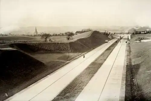 Foto Carl Bellingrodt,  Deutsche Eisenbahn, Dampflok auf einer Überführung über die A3, Autobahn