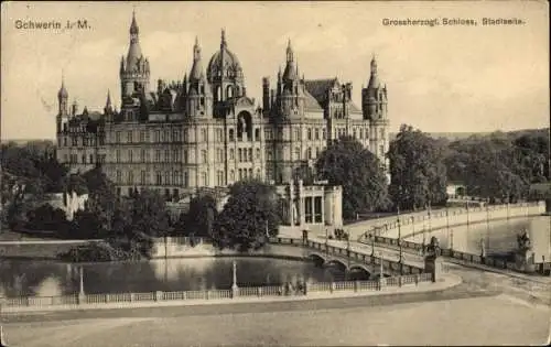 Ak Schwerin in Mecklenburg, Großherzogliches Schloss, Stadtseite