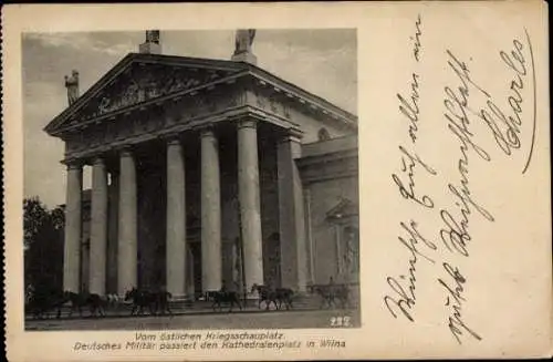 Ak Vilnius Wilna Litauen, Deutsches Militär passiert den Kathedralenplatz, I. WK