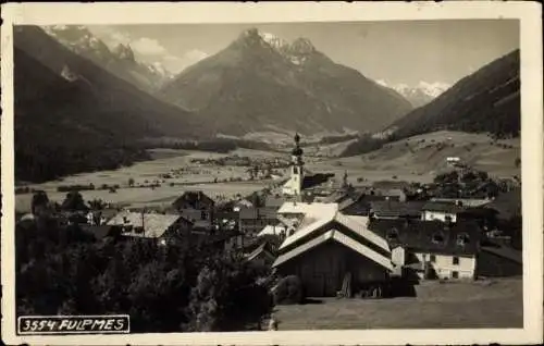 Foto Ak Fulpmes in Tirol, Blick über die Dächer auf Gebirge