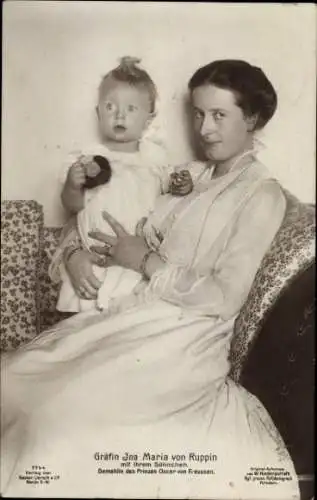 Ak Gräfin Ina Maria von Preußen Ruppin mit ihrem Söhnchen, Prinzessin Oskar von Preußen