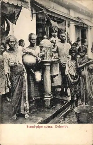 Ak Colombo Ceylon Sri Lanka, Stand Pipe scene, Einheimische an einer Wasserpumpe, Eimer