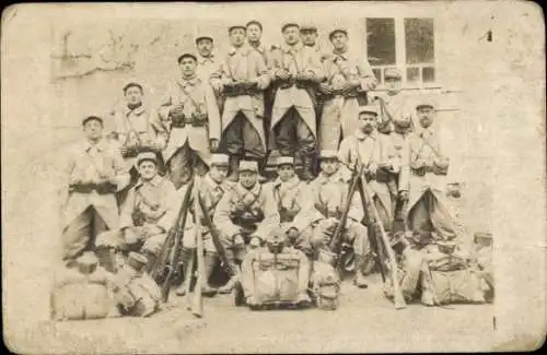Foto Ak Französische Soldaten in Uniformen, Gruppenaufnahme