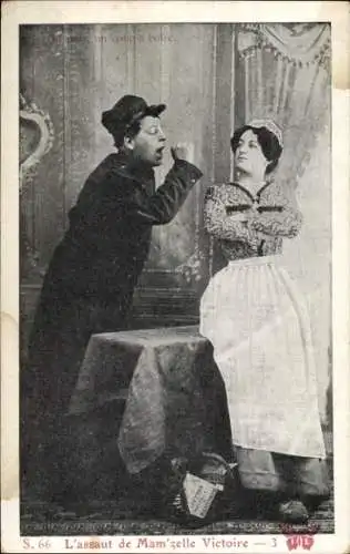 Ak Französischer Soldat in Uniform, Dienstmädchen mit verschränkten Armen