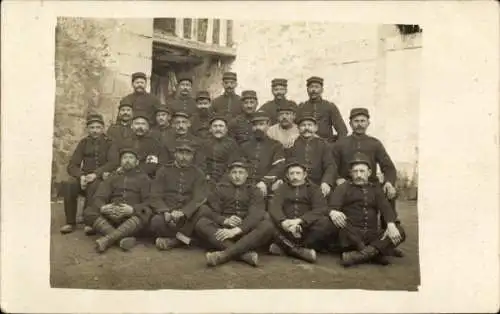 Foto Ak Französische Soldaten in Uniformen, Gruppenbild, 1915