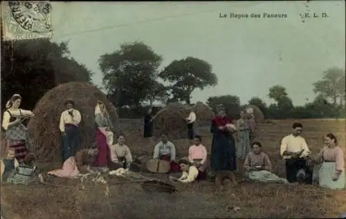 Ak Frankreich, Bauern machen eine Pause, Landwirtschaft, Heu, Ernte