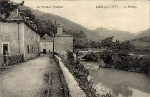 Ak Licq-Athérey Pyrénées-Atlantiques, Le Bourg