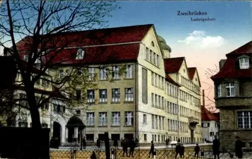 Ak Zweibrücken in Rheinland Pfalz, Ansicht der Ludwigschule, Schulhof