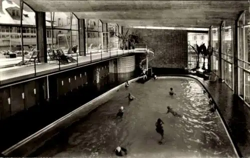 Ak Badenweiler im Schwarzwald, neues Hallenbad