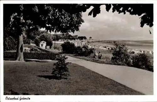 Ak Ostseebad Grömitz in Holstein, Teilansicht, Park, Strand