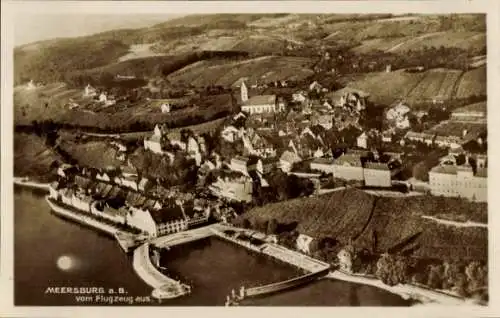 Ak Meersburg am Bodensee, Totalansicht, Blick vom Flugzeug