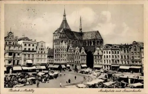 Ak Rostock in Mecklenburg, Marktplatz mit Marienkirche