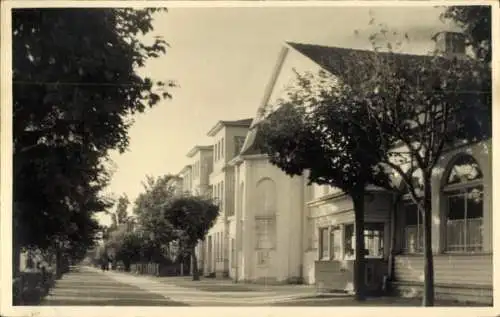 Ak Ostseebad Bansin Heringsdorf auf Usedom, Straßenpartie