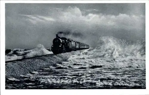 Ak Sylt in Nordfriesland, D Zug, Eisenbahn auf dem Hindenburgdamm