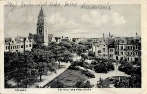 Ak Dessau in Sachsen Anhalt, Funkplatz und Petruskirche