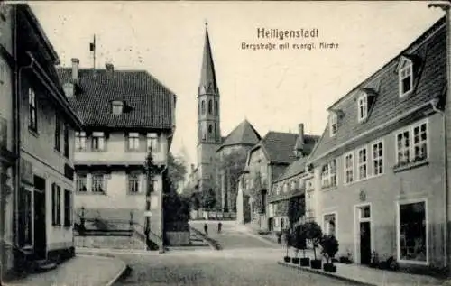 Ak Heilbad Heiligenstadt in im Eichsfeld, Bergstraße mit evangelischer Kirche