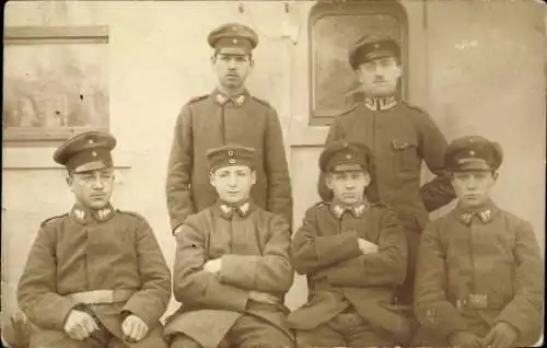 Foto Ak Deutsche Soldaten in Uniformen, Gruppenaufnahme