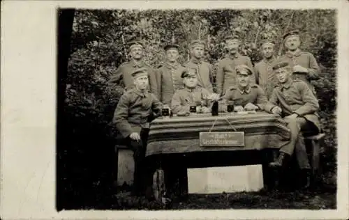 Foto Ak Berlin Wilmersdorf Grunewald, Deutsche Soldaten in Uniformen, Grunewald Lager