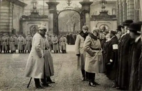 Foto Ak Adel Bayern, Deutsche Soldaten in Uniformen, zivile Kriegshelfer, I WK