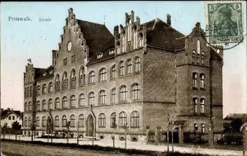 Ak Pritzwalk in der Prignitz, Schule