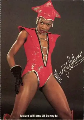 Ak Sängerin Maizie Williams, Portrait in Kostüm, Boney M, Autogramm