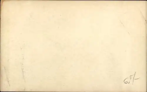 Ak Frauenakt, nackte Frau auf einem Stuhl knieend, Busen