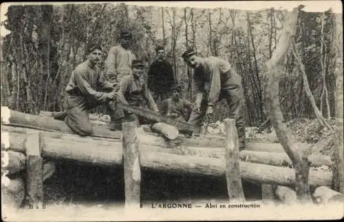 Ak L'Argonne, Unterschlupf im Bau, Soldaten, Handsäge