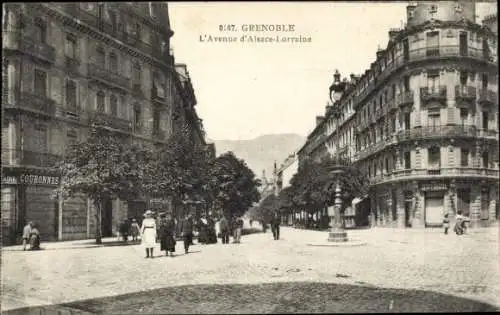 Ak Grenoble Isère, L’Avenue d’Alsace Lorraine, Couronnes