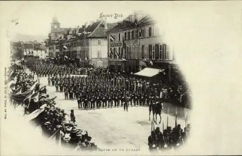 Ak Saint Dié des Vosges, Revue du 14 Juillet, Militärparade