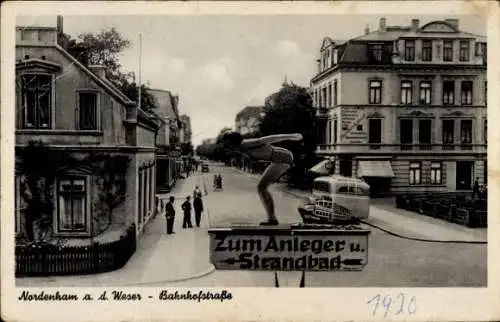 Ak Nordenham in Niedersachsen, Bahnhofstraße, Geschäftshaus, Autobus, Wegweiser z. Anleger