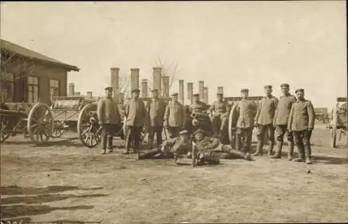 Foto Ak Kaliningrad Königsberg Ostpreußen, Deutsche Soldaten in Uniformen
