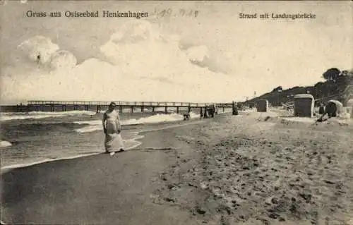 Ak Ustronie Morskie Henkenhagen Pommern, Strand mit Landungsbrücke