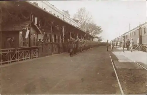 Foto Ak Niš Nisch Serbien, Ankunft von Kaiser Wilhelm II. auf dem Bahnhof, I WK