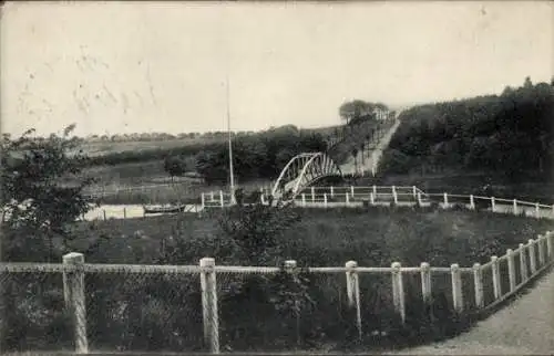 Ak Preetz in Holstein, Blick vom Wehrberg auf die Schwentinebrücke