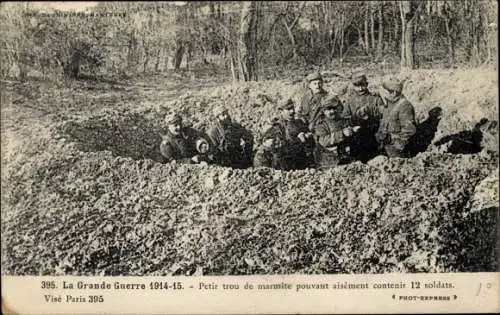 Ak Französische Soldaten in einem Granatentrichter, I WK